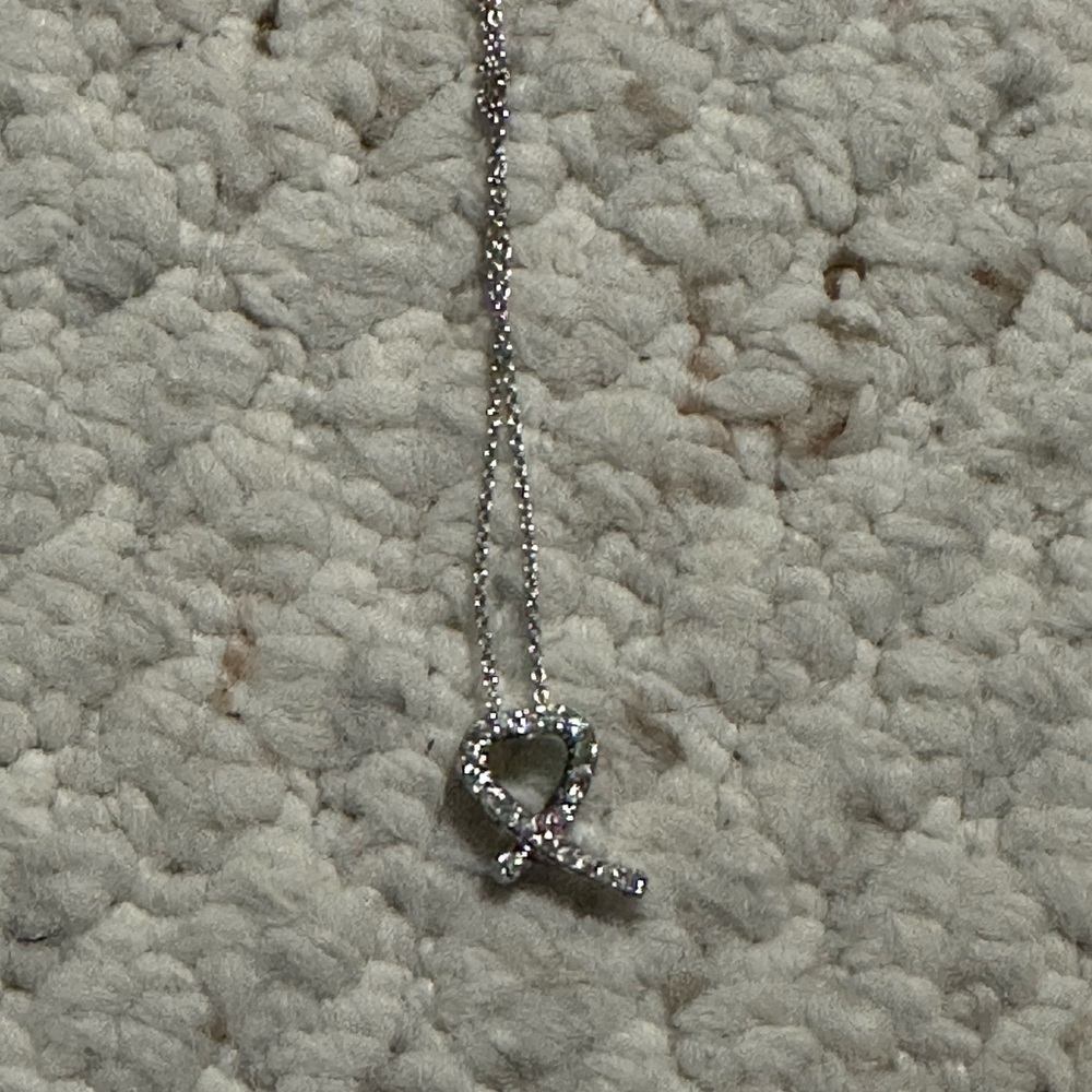 Heart pendant necklaces